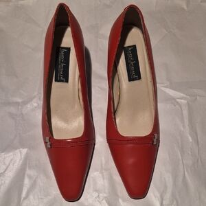 Harve Benard Leather Bright Red Pumps 9 1/2M